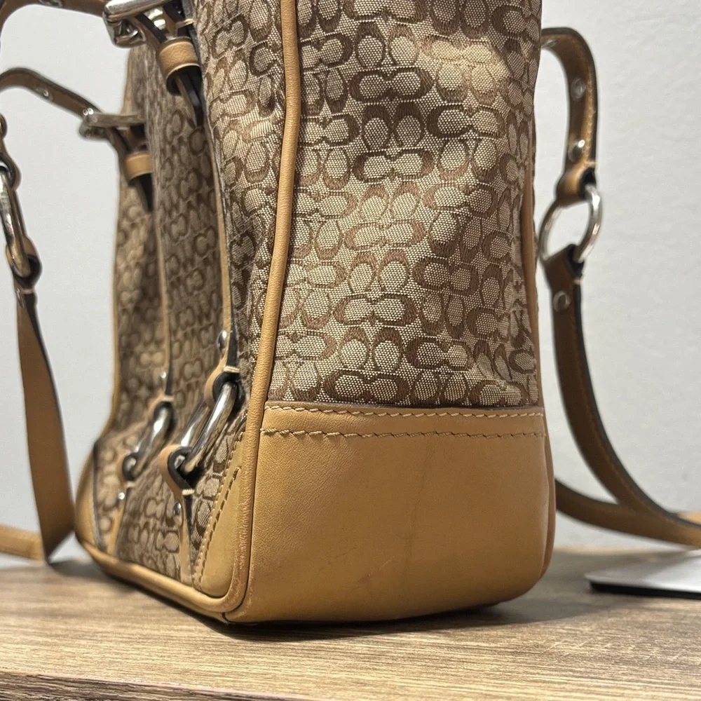 Coach Signature Gallery Tote F11526 - Picture 13 of 13